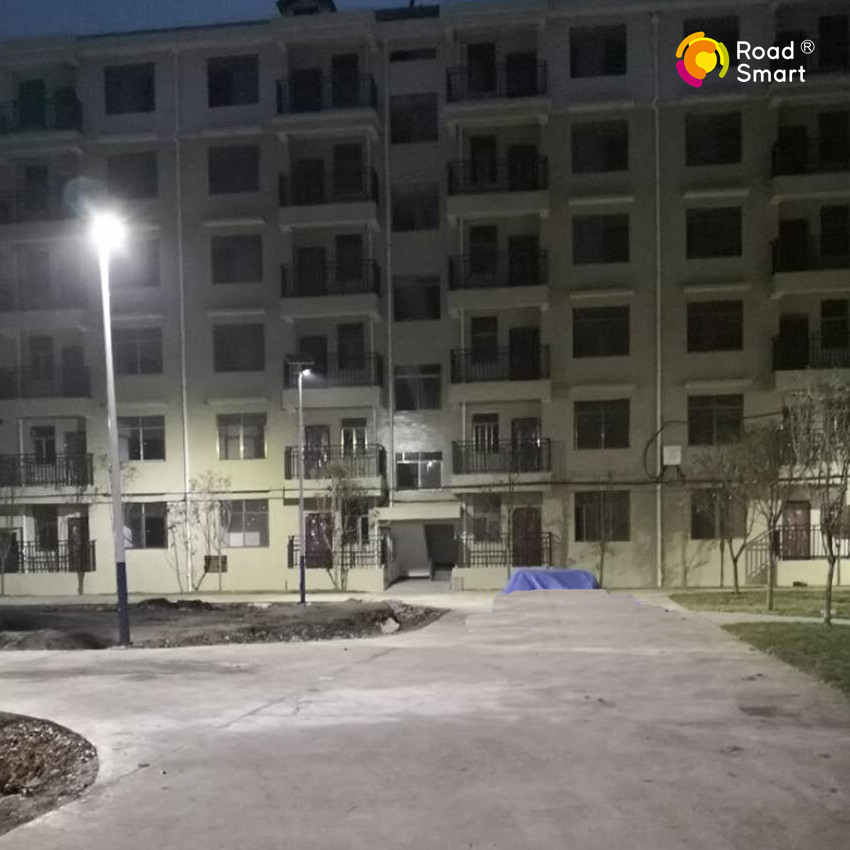 Intelligent Outdoor Solar LED Street Light for Pathway Park Village